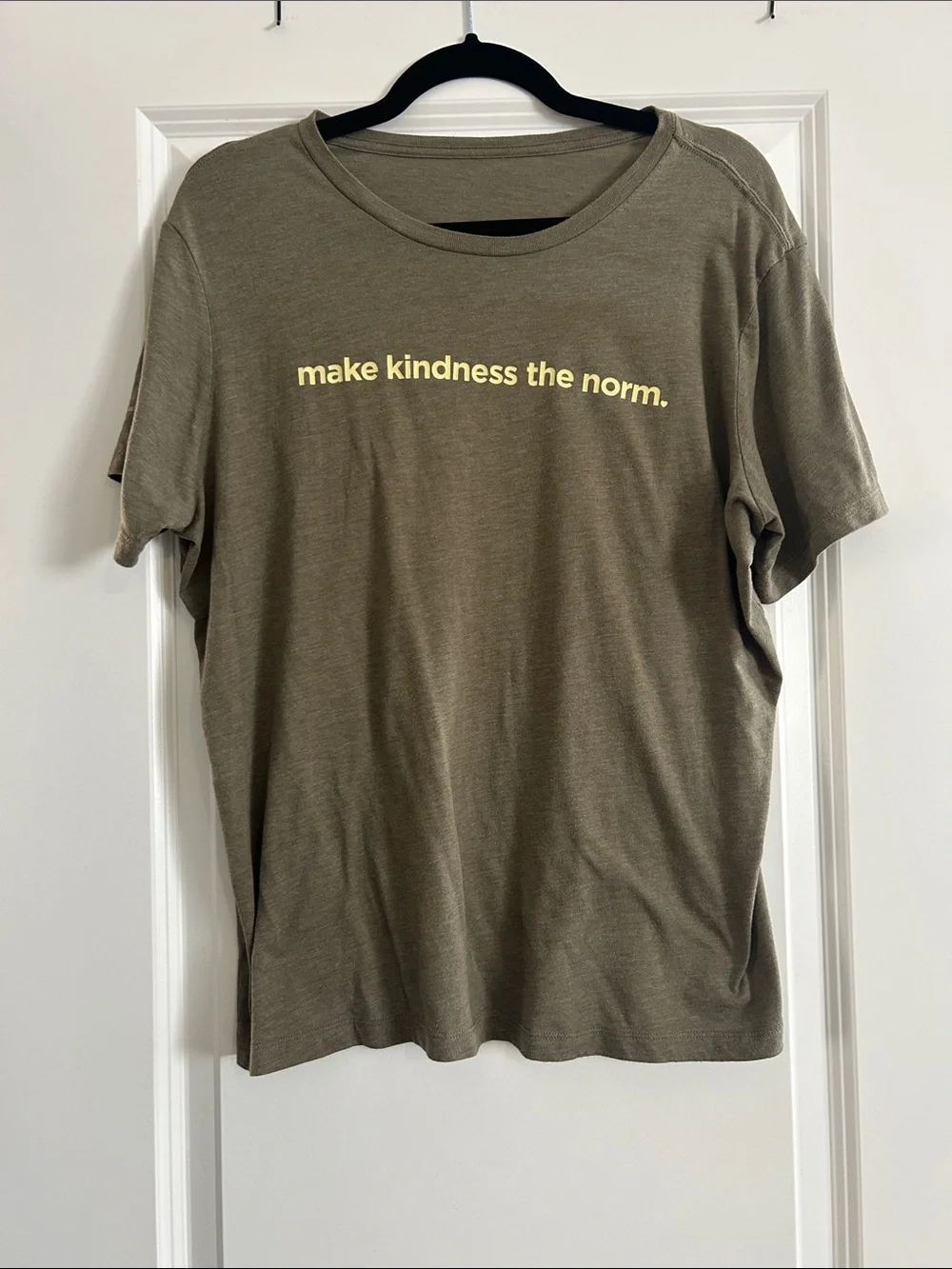 Tee- "make kindness the norm." “Dear Person Behind Me” - Picture 1 of 2